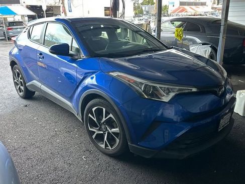 Used 2019 Toyota C-HR XLE image 2