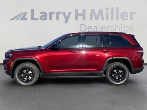 New 2025 Jeep Grand Cherokee Laredo RWD image 2