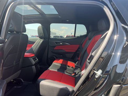 New 2025 Chevrolet Equinox EV RS image 9