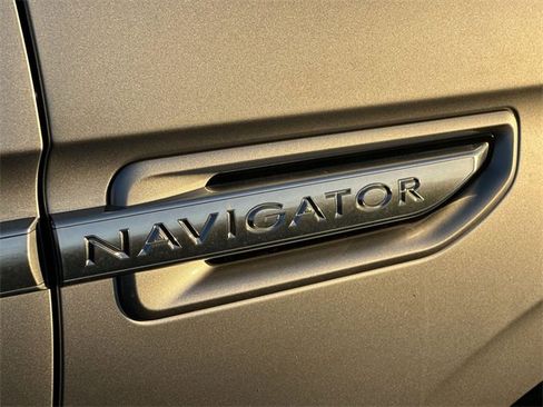 Used 2021 Lincoln Navigator L Reserve image 32