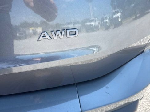 Used 2024 Nissan Rogue S AWD/4WD image 18