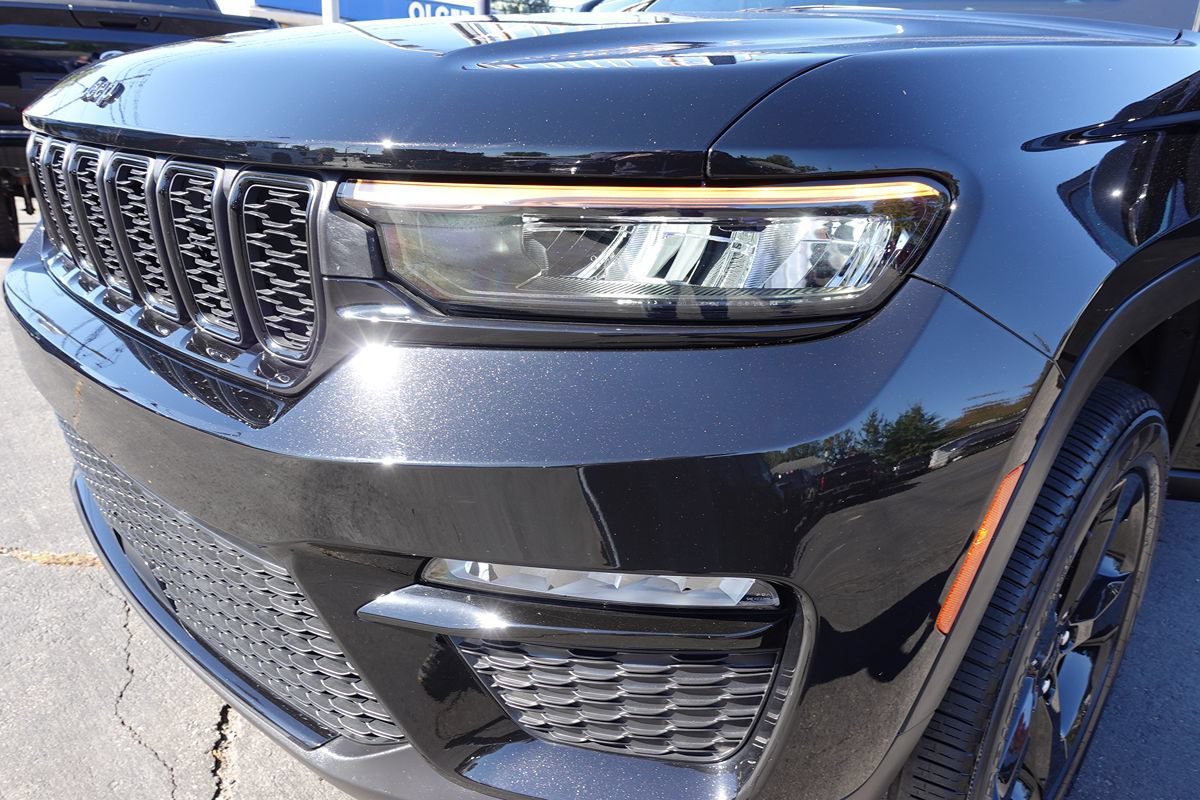 Used 2024 Jeep Grand Cherokee Limited w/ Black Appearance Package AWD/4WD image 65