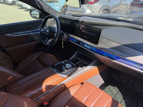 Used 2023 BMW 760i xDrive w/ Executive Package AWD/4WD image 5