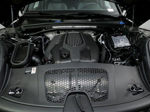 Certified 2026 Porsche Macan Turbo AWD/4WD image 35