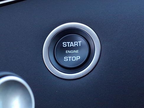 Used 2024 Land Rover Range Rover Evoque Dynamic SE image 32