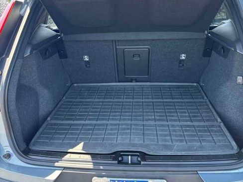 Used 2023 Volvo XC40 B5 Plus w/ Driver Assist Package image 9