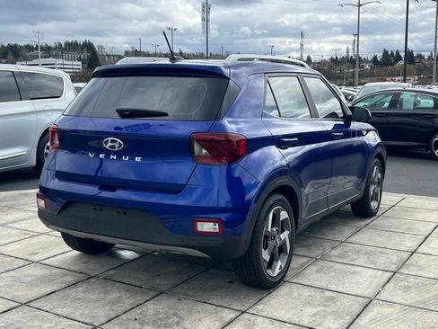 Used 2023 Hyundai Venue Limited w/ Cargo Package FWD image 9