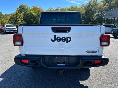 Used 2021 Jeep Gladiator Sport image 8