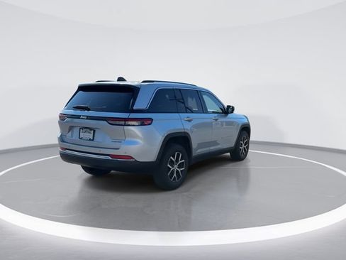 Used 2024 Jeep Grand Cherokee Limited AWD/4WD image 6