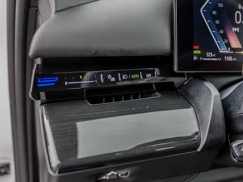 Used 2025 BMW 530i w/ Premium Package image 14