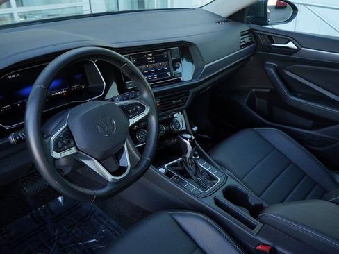 Used 2024 Volkswagen Jetta SE image 2