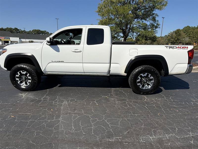 Used 2017 Toyota Tacoma TRD Off-Road w/ Tow Package AWD/4WD image 2