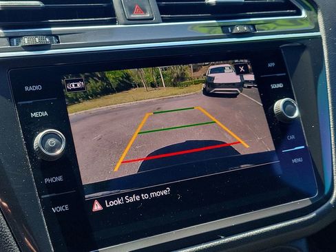 Used 2022 Volkswagen Tiguan SE R-Line image 24