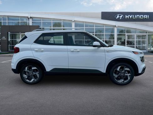 New 2025 Hyundai Venue SEL image 9