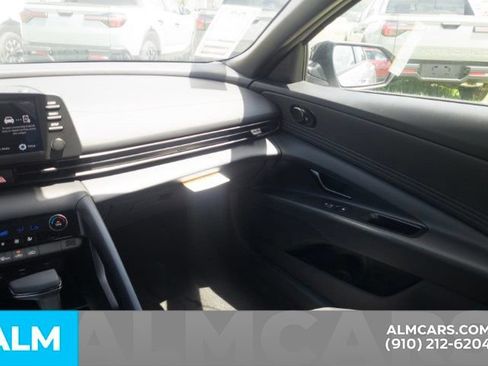 Used 2025 Hyundai Elantra Sport FWD image 18