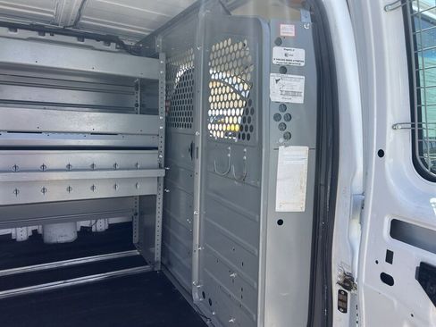 Used 2014 Chevrolet Express 2500 RWD image 21