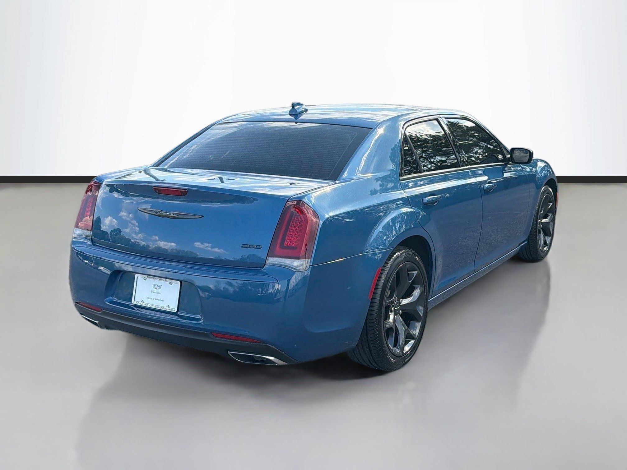 Used 2022 Chrysler 300 Touring w/ Sport Appearance Package RWD image 5