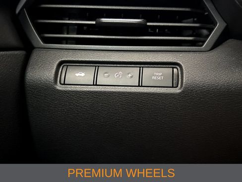 Used 2024 Nissan Altima 2.5 SV AWD/4WD image 13