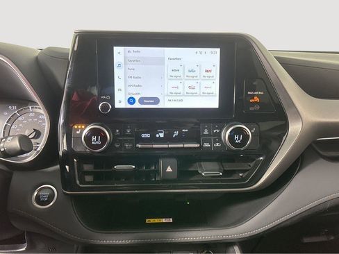 Used 2024 Toyota Highlander XLE image 22