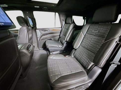 Used 2021 Cadillac Escalade Premium Luxury Platinum image 25