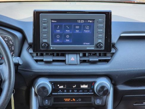 Used 2022 Toyota RAV4 LE image 25