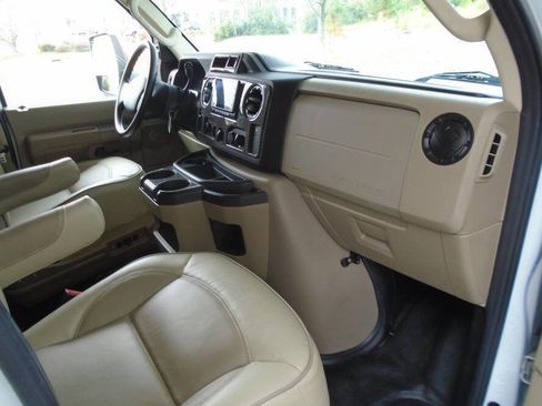 Used 2017 Ford E-450 and Econoline 450 Super Duty w/ Motorhome Prep Package image 18