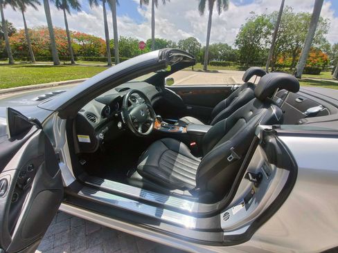 Used 2007 Mercedes-Benz SL 55 AMG image 4