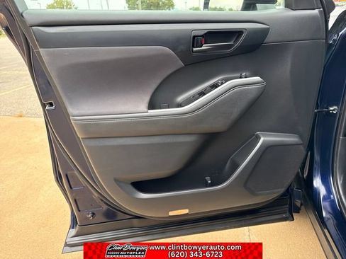 Used 2023 Toyota Highlander L FWD image 11
