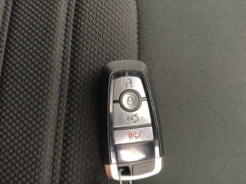 Used 2020 Ford Fusion SE AWD/4WD image 32