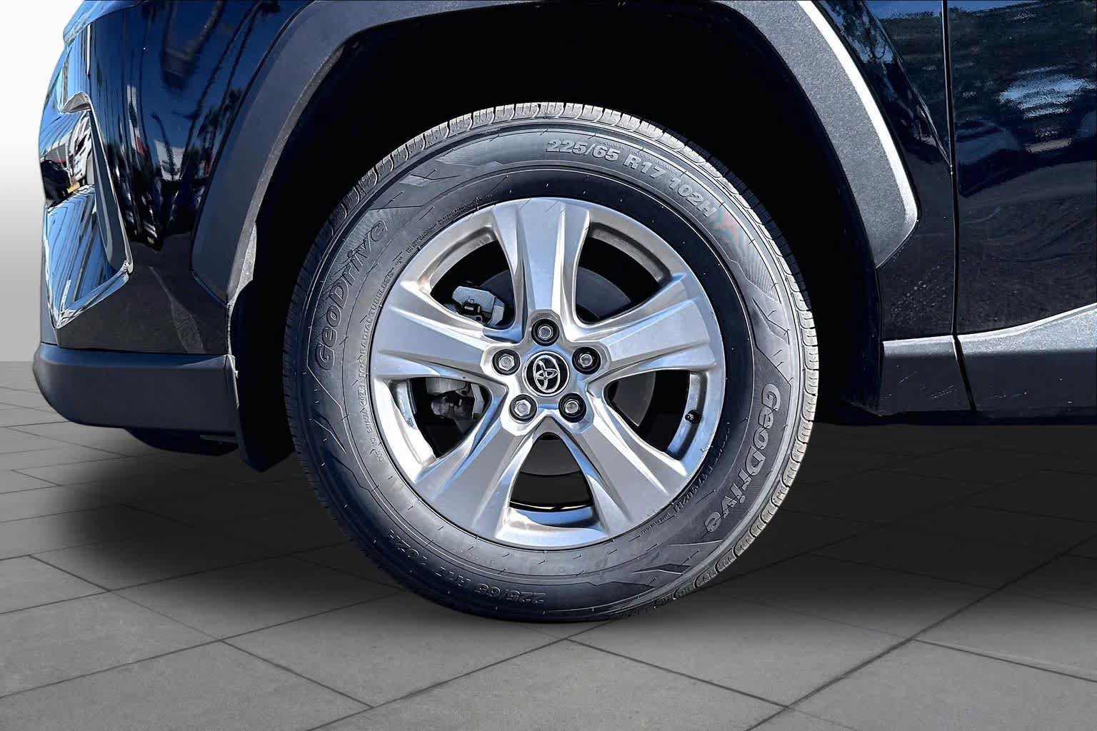 Used 2024 Toyota RAV4 LE AWD/4WD image 10