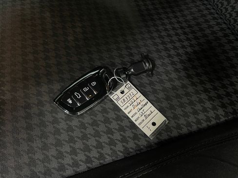 Used 2022 Dodge Challenger SXT RWD image 33