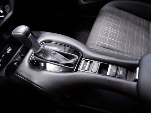 Certified 2024 Honda HR-V LX image 27