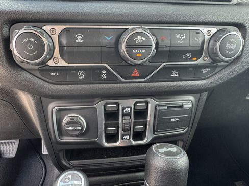 Certified 2025 Jeep Wrangler Unlimited Sport AWD/4WD image 29