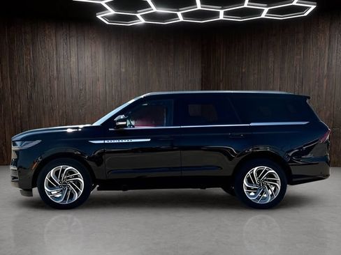 Used 2025 Lincoln Navigator Reserve AWD/4WD image 5