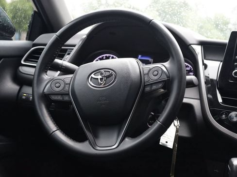 Used 2023 Toyota Camry SE FWD image 6