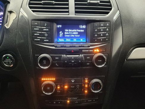 Used 2018 Ford Explorer XLT image 25