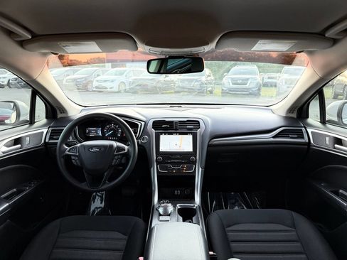 Used 2019 Ford Fusion SE FWD image 20