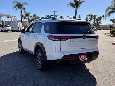 New 2025 Nissan Pathfinder SV image 6