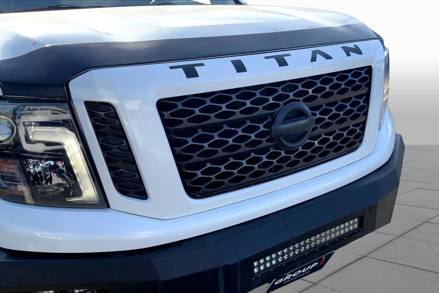 Used 2018 Nissan Titan SL w/ Midnight Edition AWD/4WD image 30