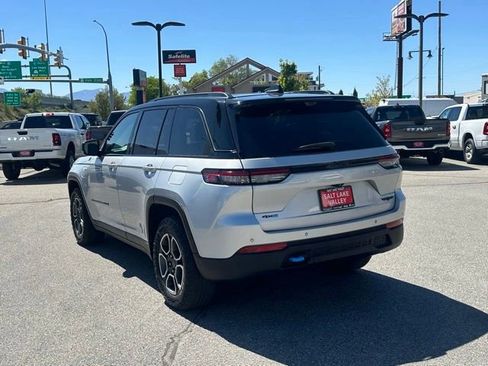 Used 2023 Jeep Grand Cherokee Trailhawk w/ Advanced Protech Group II AWD/4WD image 6