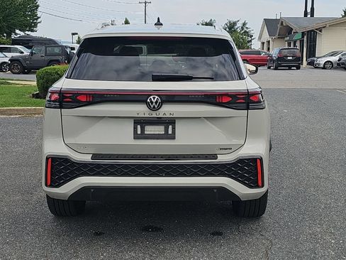 Used 2025 Volkswagen Tiguan SEL R-Line AWD/4WD image 14