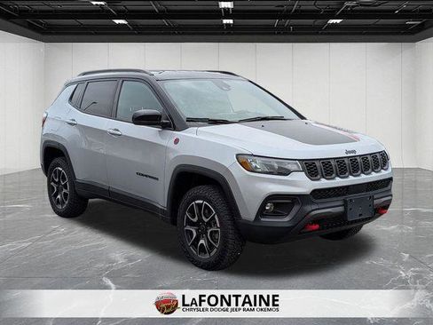 Certified 2025 Jeep Compass Trailhawk AWD/4WD image 7