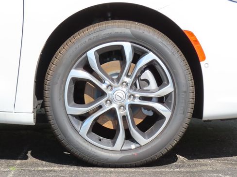 New 2026 Chrysler Pacifica Pinnacle w/ Trailer Tow Group AWD/4WD image 17