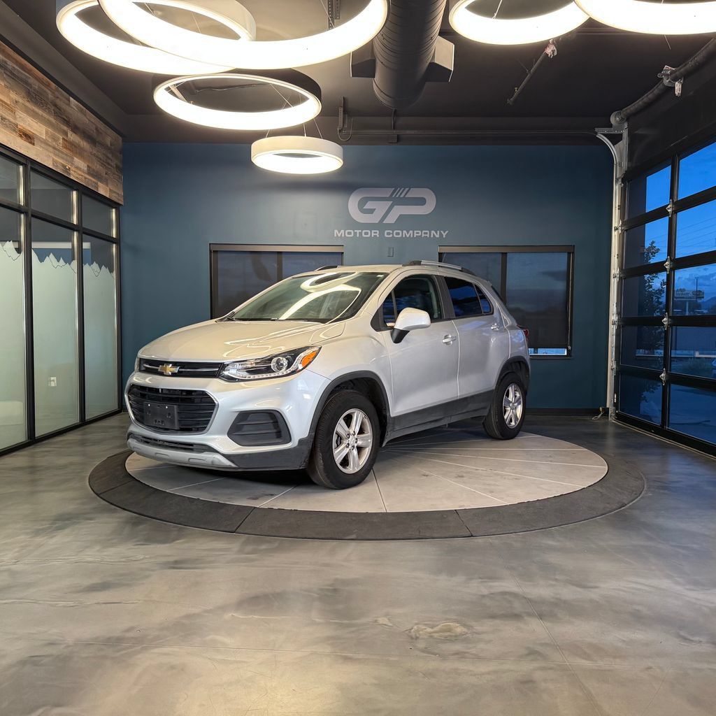 Used 2022 Chevrolet Trax LT w/ LT Convenience Package AWD/4WD image 7
