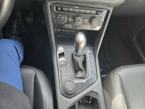 Used 2018 Volkswagen Tiguan SE image 14