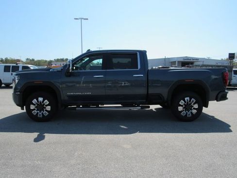Used 2025 GMC Sierra 2500 Denali w/ Denali Reserve Package AWD/4WD image 3
