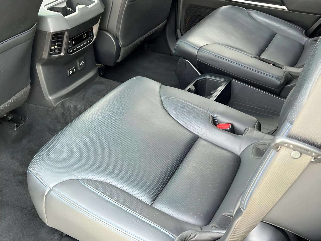 Used 2024 Toyota Sequoia Platinum AWD/4WD image 10