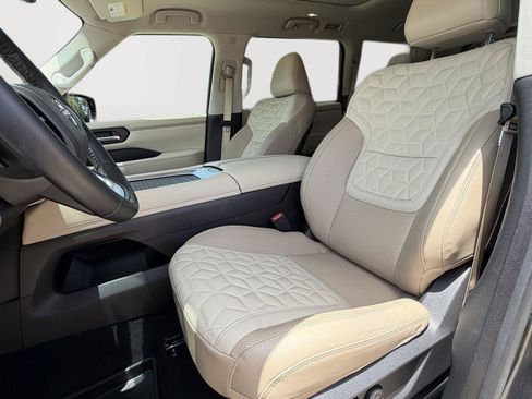 Used 2025 Nissan Armada Platinum AWD/4WD image 9