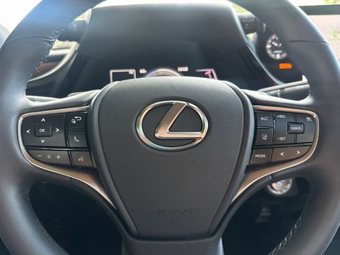 Used 2025 Lexus ES 300h w/ Premium Package image 29