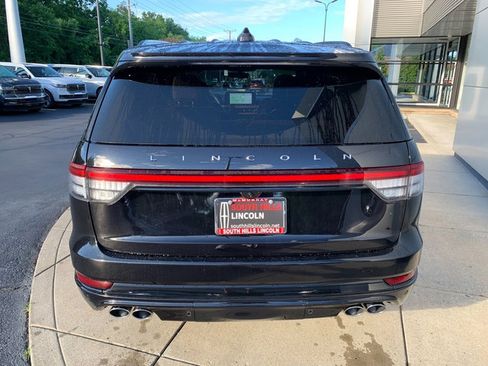 Certified 2025 Lincoln Aviator Reserve w/ Luxury Package AWD/4WD image 4